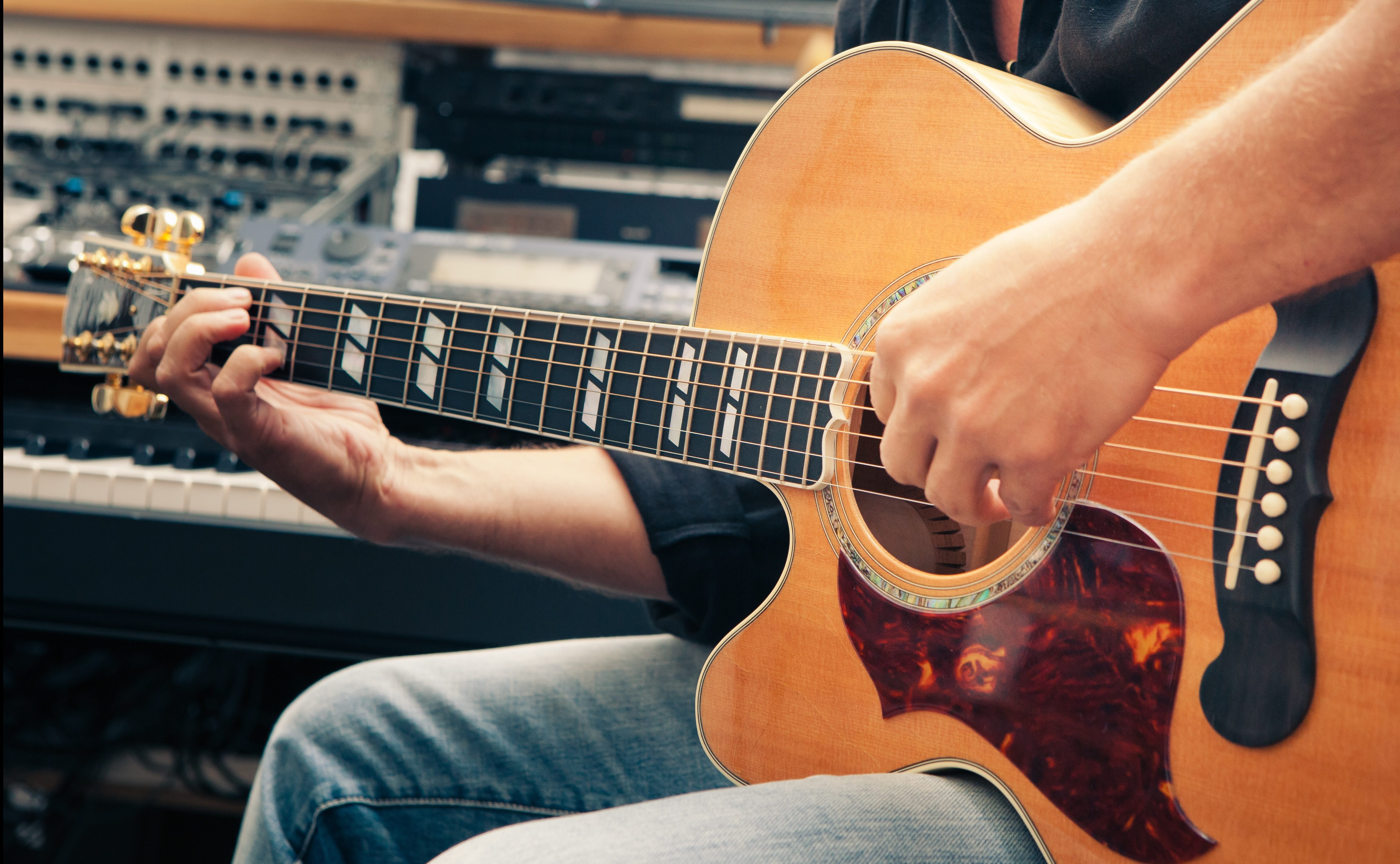 The Best LeftHanded Acoustic Guitar for Your Budget