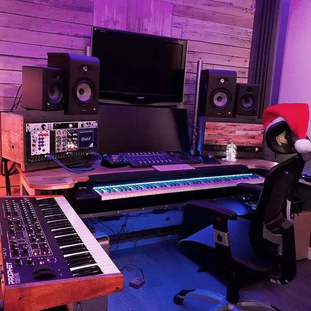 Get Inspired with 31 Home Studio Setups ⋆ Hear the Music Play